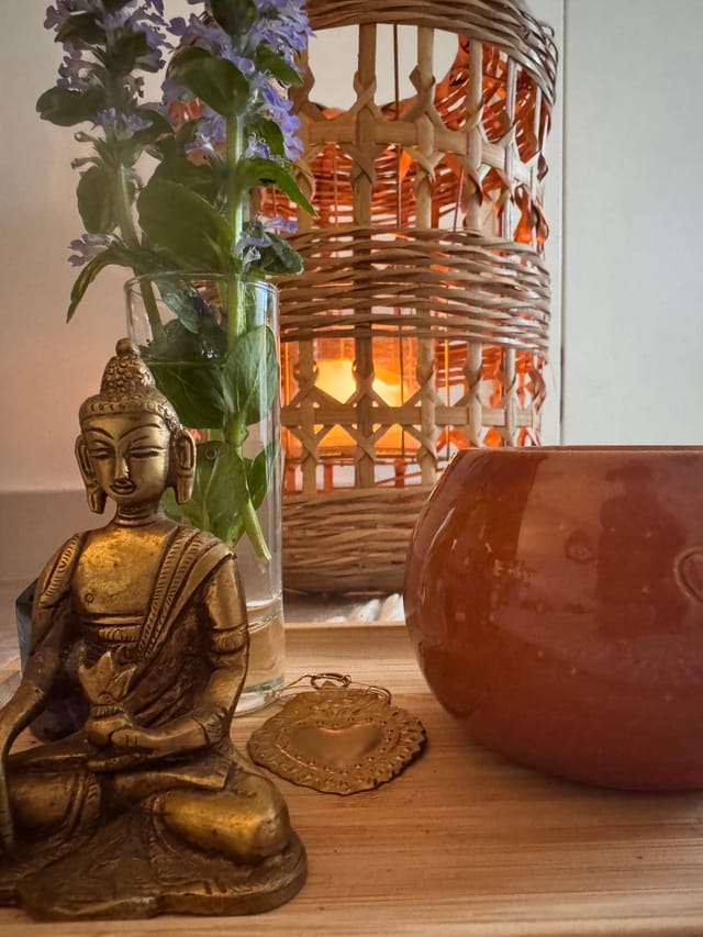 Autel sacré - bouddha et lanterne